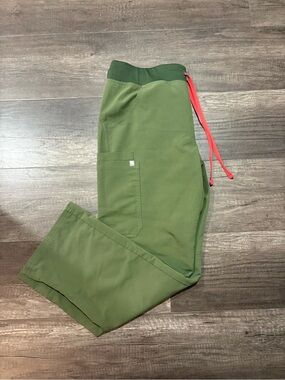FIGS Yola High-Waisted Straight-Leg Cargo Scrub Pants Olive Moss Green Size m/p